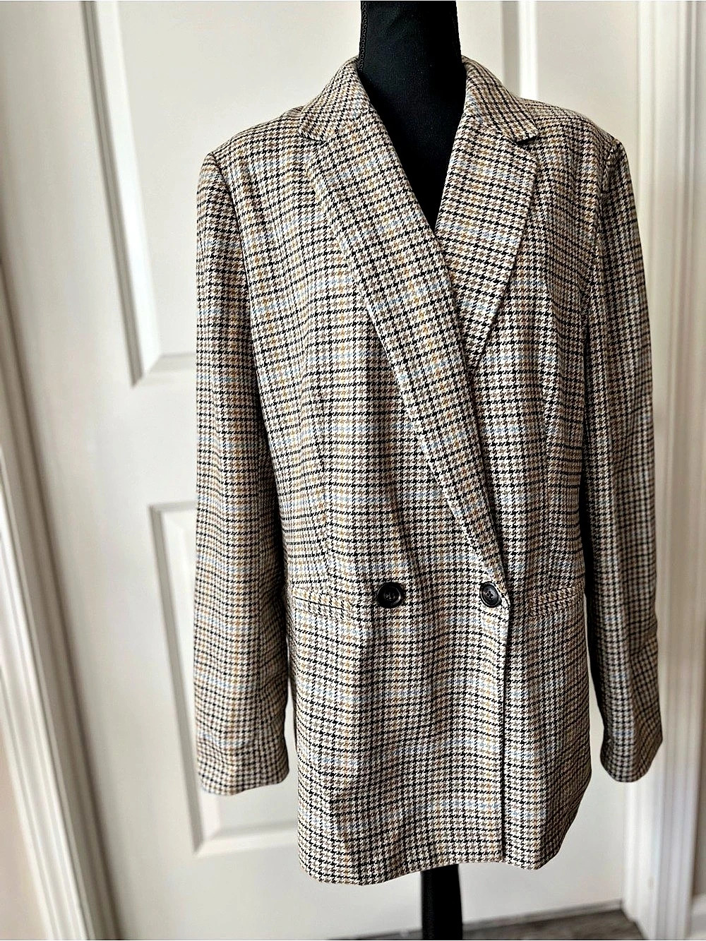 GAP Plaid Blazer in Black, Tan, Mustard & Blue Colors. Size 14T. Like New